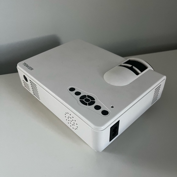 Mini LCD Video Projector - Picture 3 of 4
